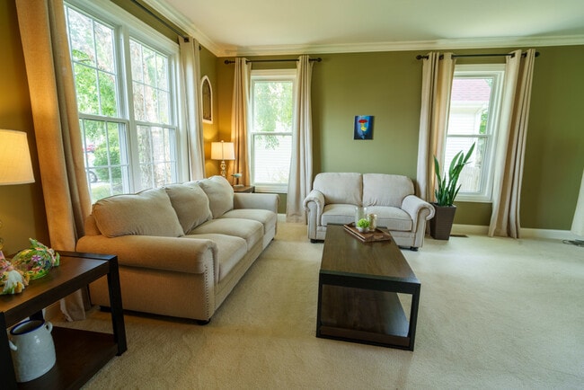 Building Photo - 864 Red Clover Dr