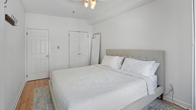 Foto del edificio - 228 Monroe St