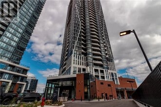 Building Photo - 25 Wellington St S