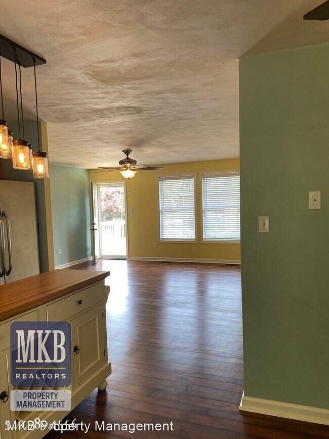 Building Photo - 3 br, 2 bath House - 735 Riverland Rd. SE