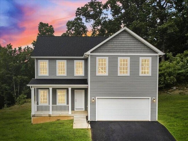 Building Photo - 4 BED 2.5 BATH LOCATED IN CHRISTIANSBURG LOCATED NOW