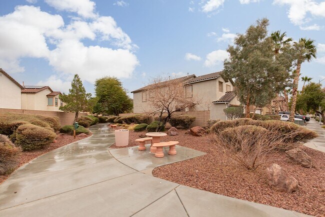 Foto del edificio - Over 2000 sq ft NE valley home