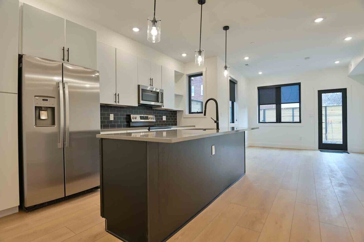 Primary Photo - 2641 4th St NE