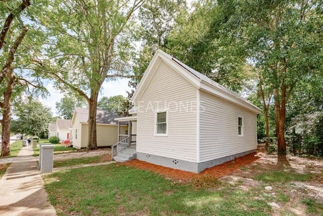 Building Photo - 16 Curran Ave