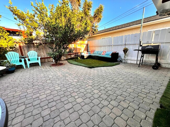 Foto del edificio - 3687 Cherokee Ave