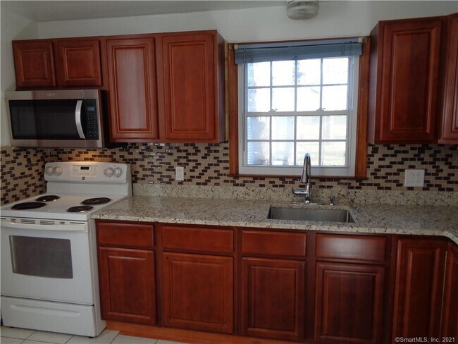 Foto del edificio - 27 Clover Hill Ave