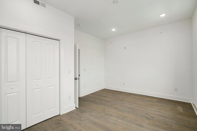 Building Photo - 1521 Carpenter St