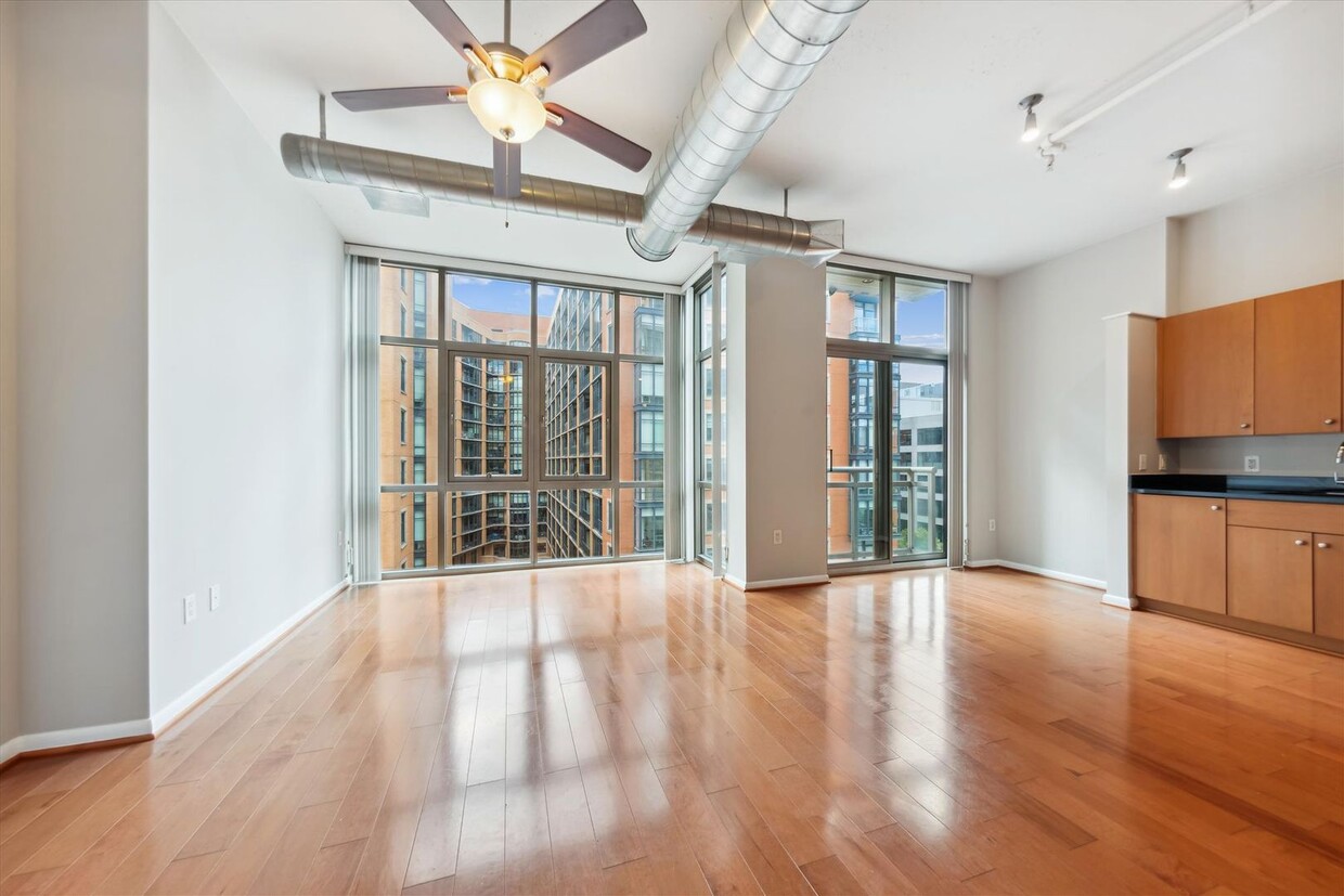 Primary Photo - Incredible 6th Floor 1BR/1BA Condo with Re...