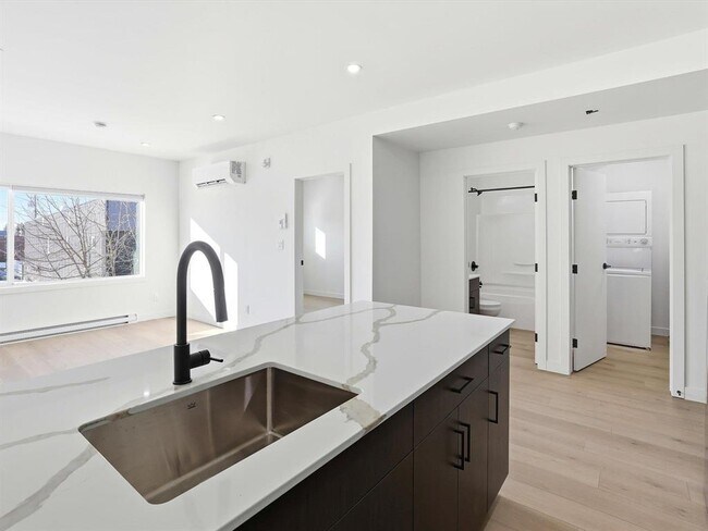 Building Photo - 823 Ida St