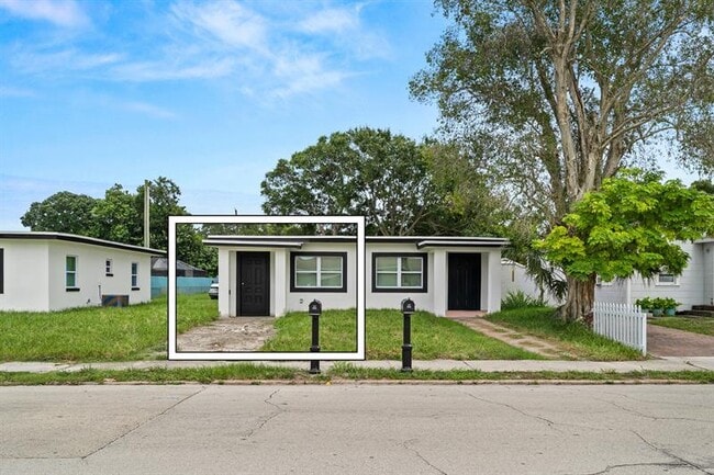 Building Photo - 606 S 13th St