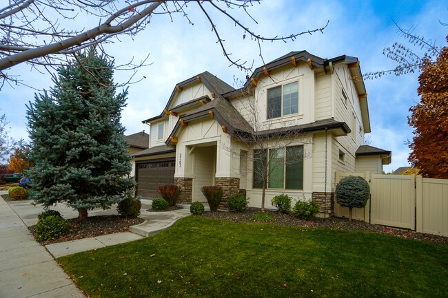 Building Photo - 2303 E Fratello St