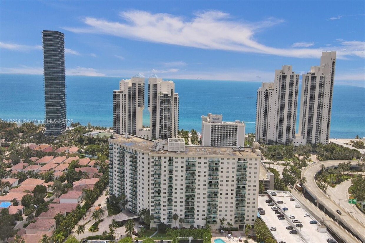 Primary Photo - 19370 Collins Ave