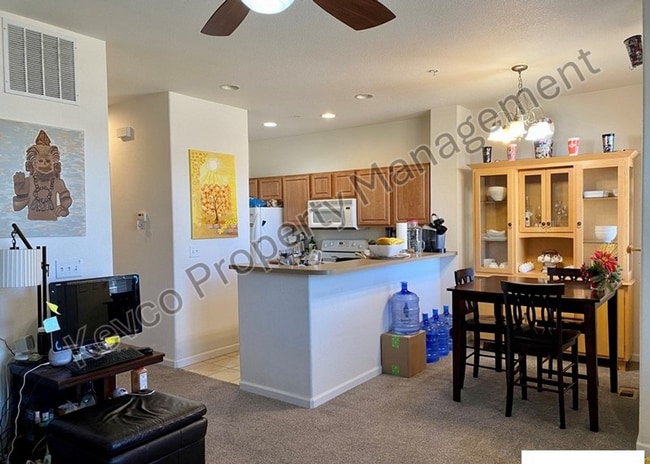 Building Photo - Live, Work, Relax - Comfortable Townhouse with AC