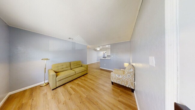 Foto del edificio - 6375 19th Ave N Duplex
