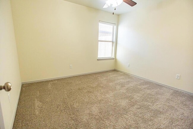 Building Photo - 1406 Kingston St