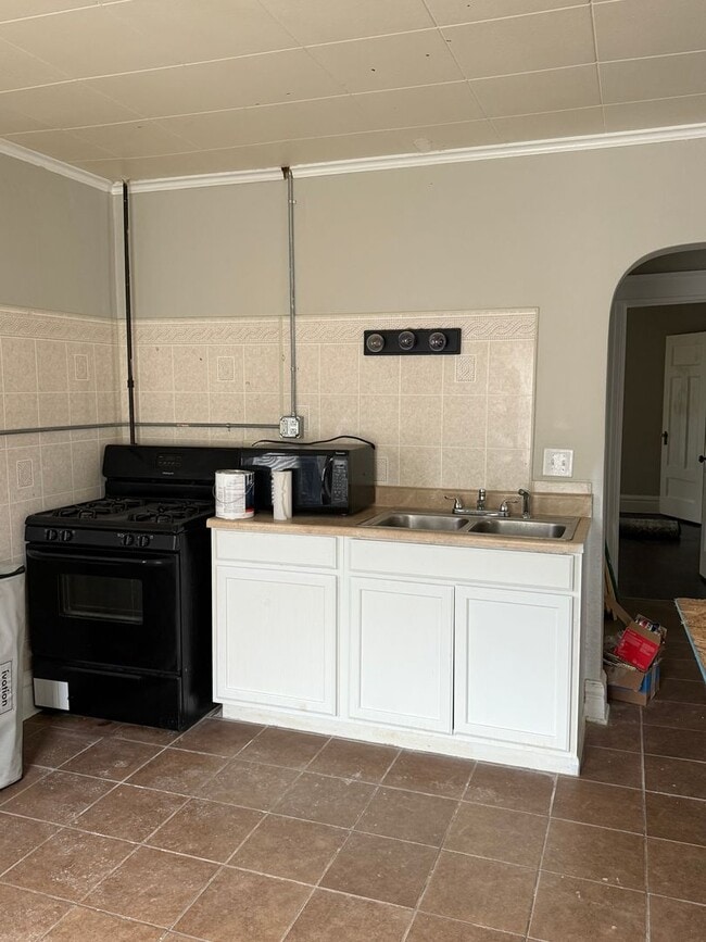 Building Photo - 1132 Monroe Ave