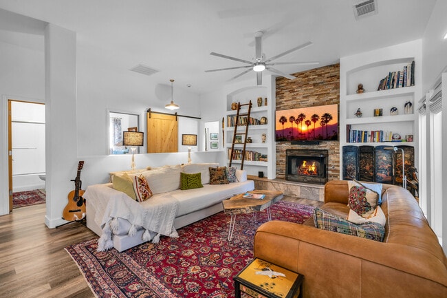 Building Photo - 53980 Avenida Mendoza