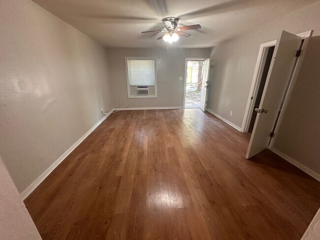 Foto del edificio - 407 N Clayton Ave