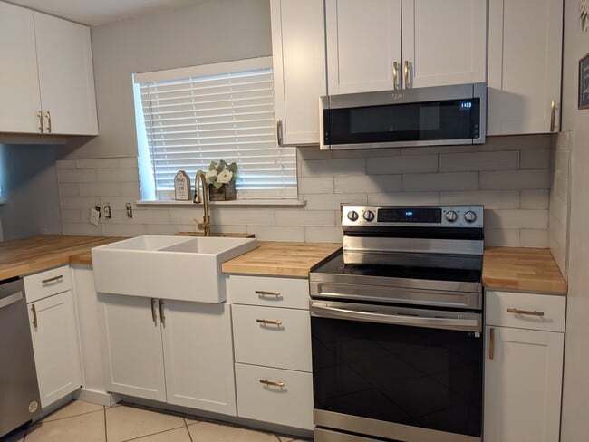 Updated Kitchen - 2803 Faringdon Dr