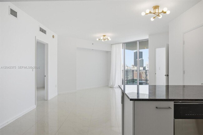 Foto del edificio - 350 S Miami Ave