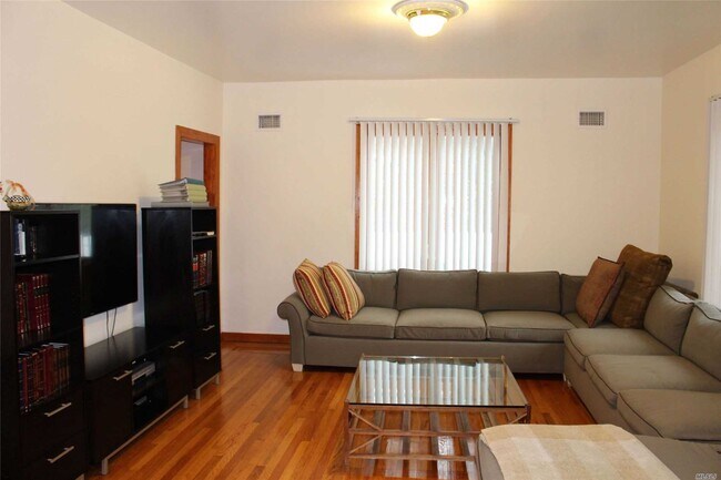 Building Photo - 353 Woodmere Blvd