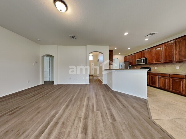 Building Photo - 1083 Carpenter Ct