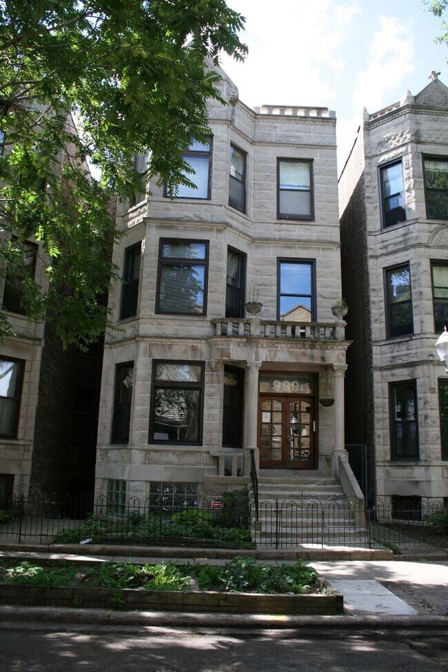Building Photo - 909 W Dakin St
