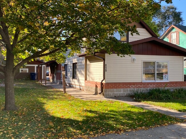 Side Yard - 819 8th Ave S