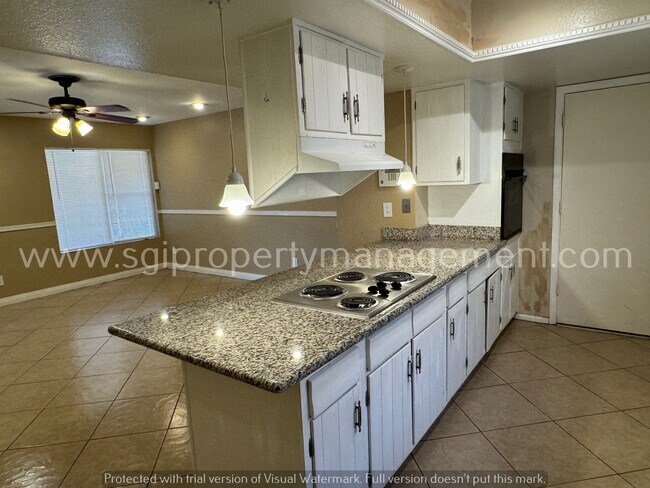 Building Photo - Single story home in Phoenix for rent