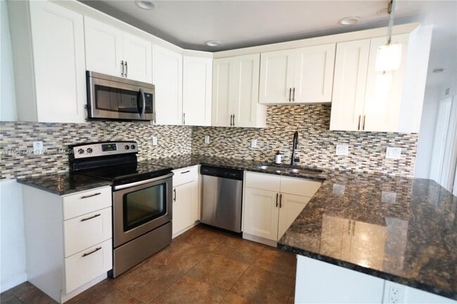 Building Photo - 2300 SW 42nd Terrace