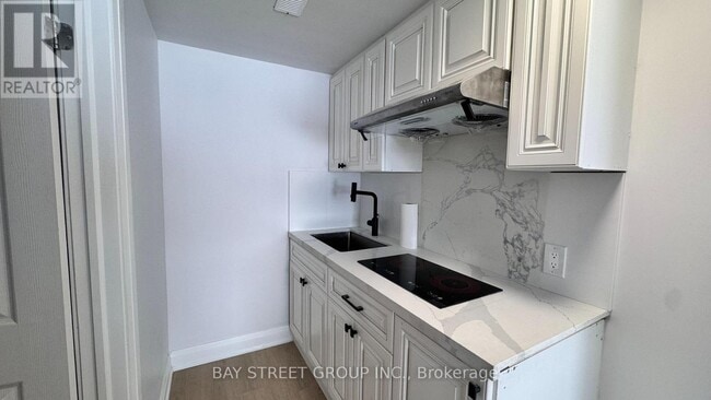 Building Photo - 5731 Stanley Ave