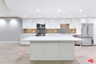 Building Photo - 4265 Marina City Dr