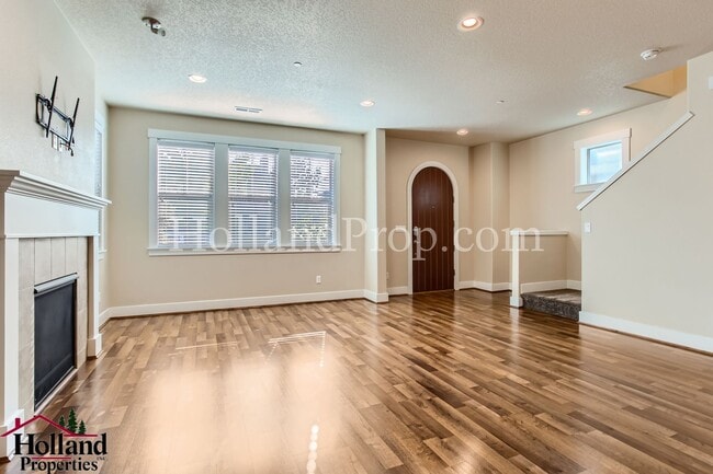 Building Photo - Fantastic & Spacious Pet friendly Home with Great Amenities! BEST PRICE at $2,750 and REDUCED SEC...