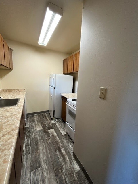 Building Photo - 10312-10395 95 Ave