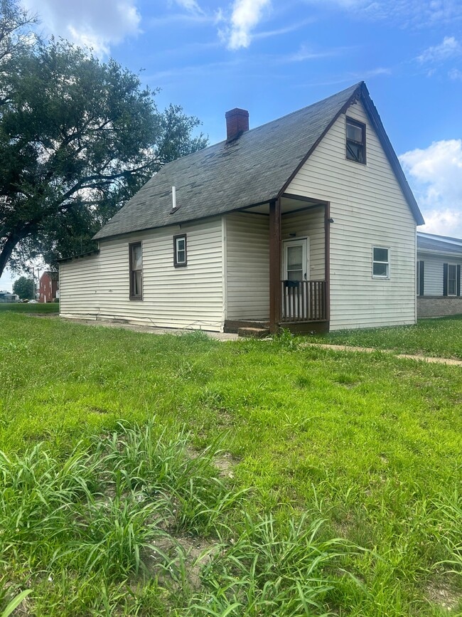 Building Photo - 1541 5th St