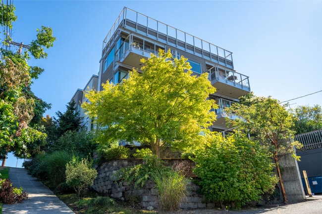 Building Photo - 2731 Boylston Ave E