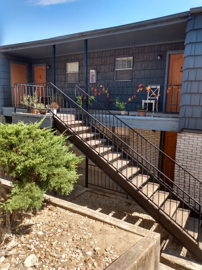 Vintage Pads Apartments in San Marcos, TX