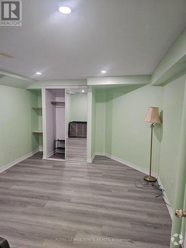 Building Photo - 2083 Blue Ridge Crescent