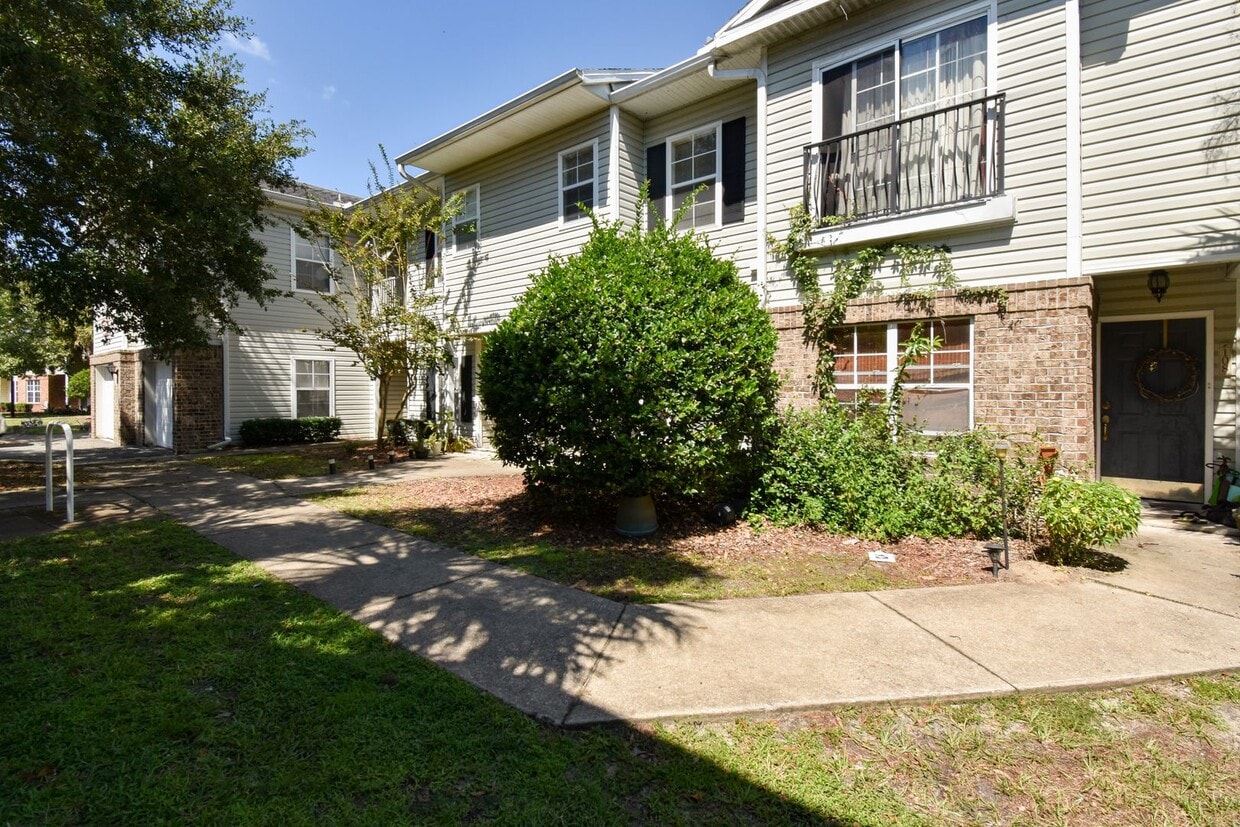 Spacious 2BR/2.5BA Condo in Gated Community w/ Resort-Style Amenities! - Spacious 2BR/2.5BA Condo in Gated Community w/ Resort-Style Amenities!