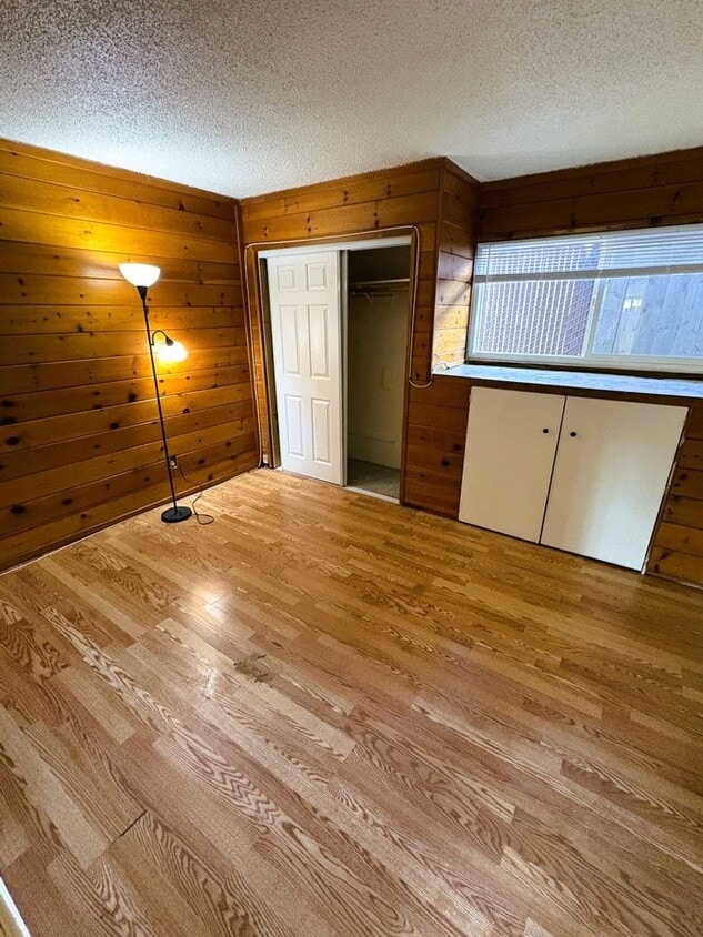 Foto principal - 8225-8227 Dowling St.
