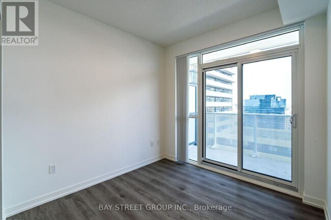 Photo du bâtiment - 28 Interchange Wy