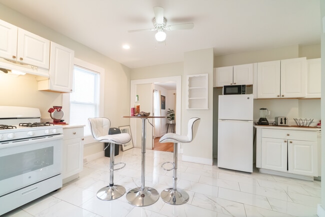 Eat-in-kitchen - 61 Lamson St