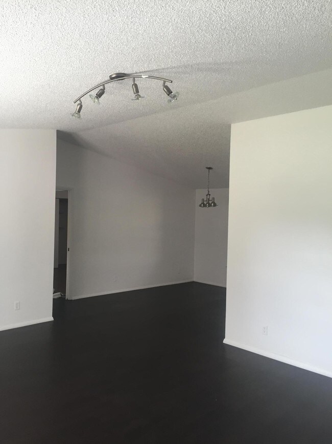 Foto del edificio - 5203  Michael Avenue