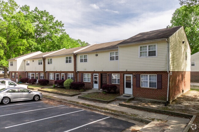 Building Photo - Rivermeade I and II