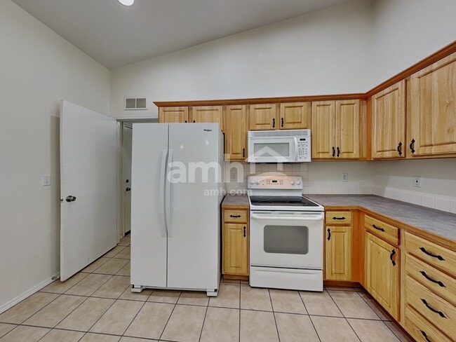 Building Photo - 3008 Woodbridge St