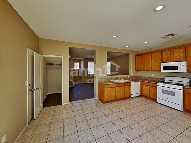 Building Photo - 79 Japonica Ave