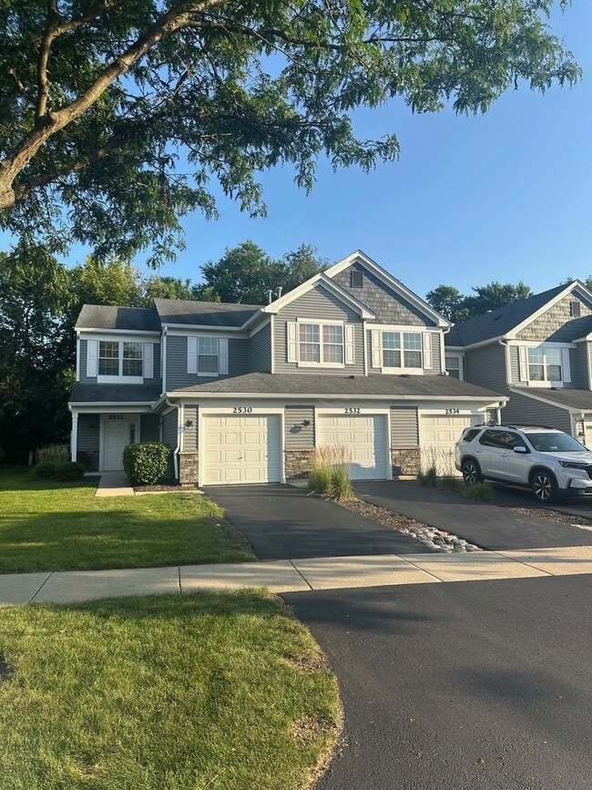 Building Photo - 2532 Oneida Ln