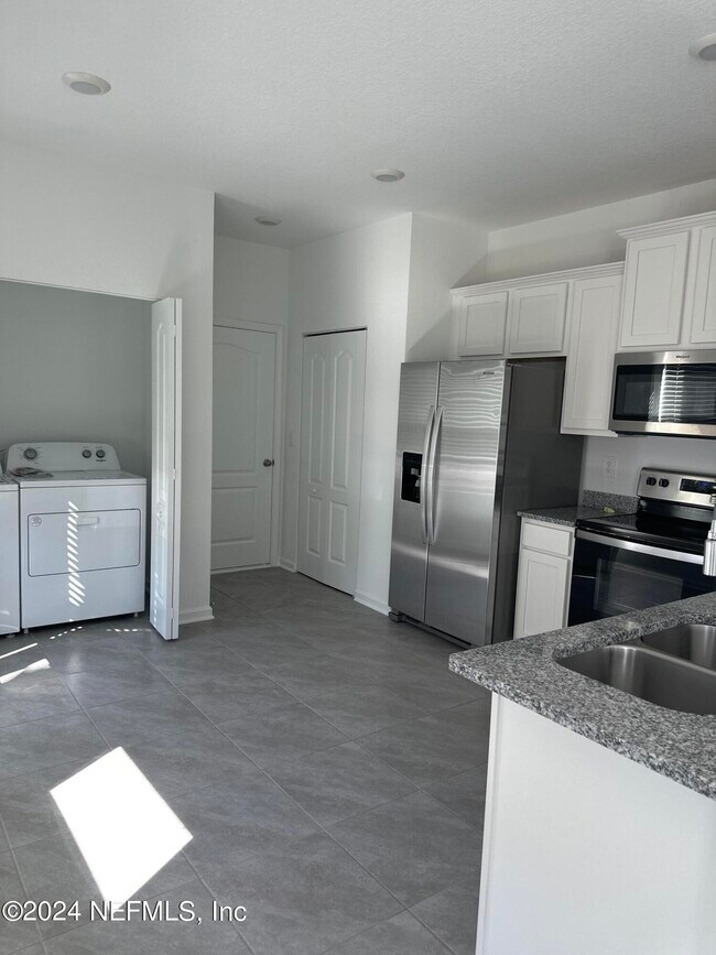 Building Photo - 443 Talulla Trl