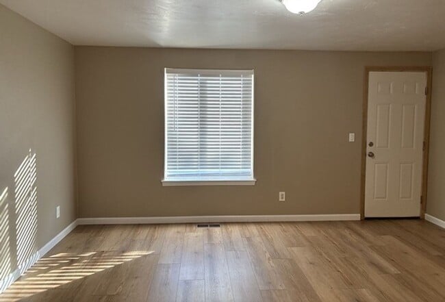 Building Photo - lenft01