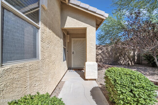 Building Photo - 4934 E Bellerive Dr